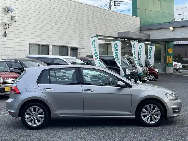 フォルクスワーゲン ゴルフ TSI コンフォートライン BM 東京都 2015(平27)年 7.9万km グレー ワンオーナー/純正ナビ/フルセグTV/Bluetoothオーディオ/DVD再生/バックカメラ/ETC2.0/純正16インチAW/アダプティブクルーズ/フロントアシスト/ブレーキオートホールド/HIDヘッドランプ/新車保証書/取扱説明書/スペアキー