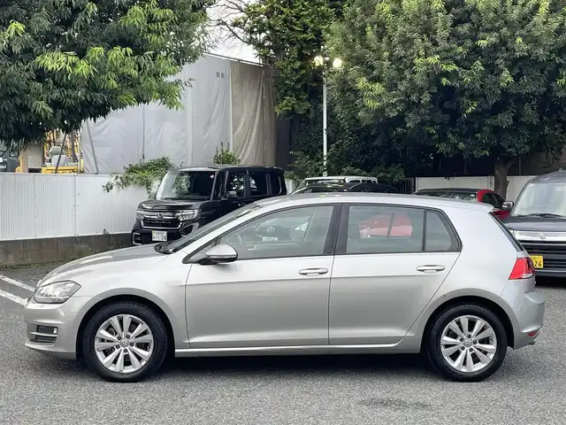 フォルクスワーゲン ゴルフ TSI コンフォートライン BM 東京都 2015(平27)年 7.9万km グレー ワンオーナー/純正ナビ/フルセグTV/Bluetoothオーディオ/DVD再生/バックカメラ/ETC2.0/純正16インチAW/アダプティブクルーズ/フロントアシスト/ブレーキオートホールド/HIDヘッドランプ/新車保証書/取扱説明書/スペアキー