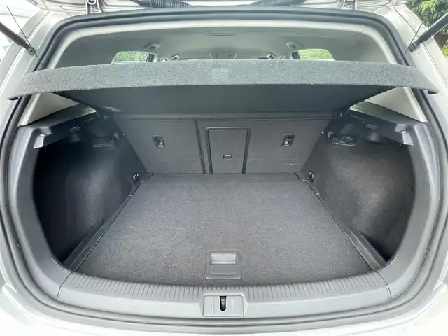 フォルクスワーゲン ゴルフ TSI コンフォートライン BM 東京都 2015(平27)年 7.9万km グレー ワンオーナー/純正ナビ/フルセグTV/Bluetoothオーディオ/DVD再生/バックカメラ/ETC2.0/純正16インチAW/アダプティブクルーズ/フロントアシスト/ブレーキオートホールド/HIDヘッドランプ/新車保証書/取扱説明書/スペアキー