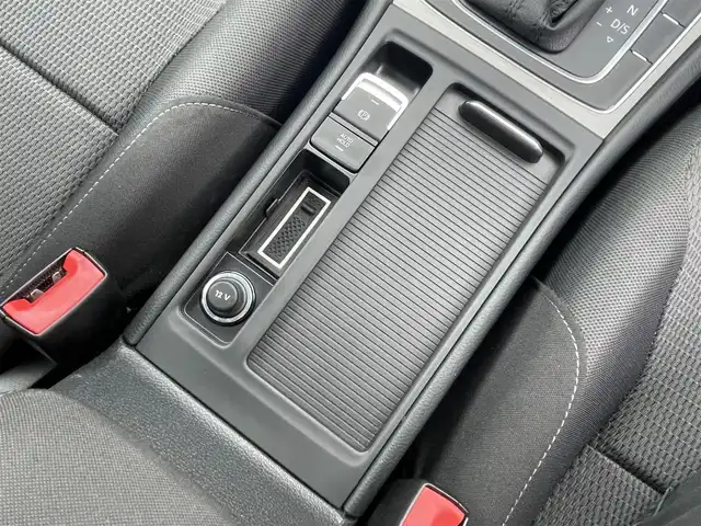 フォルクスワーゲン ゴルフ TSI コンフォートライン BM 東京都 2015(平27)年 7.9万km グレー ワンオーナー/純正ナビ/フルセグTV/Bluetoothオーディオ/DVD再生/バックカメラ/ETC2.0/純正16インチAW/アダプティブクルーズ/フロントアシスト/ブレーキオートホールド/HIDヘッドランプ/新車保証書/取扱説明書/スペアキー