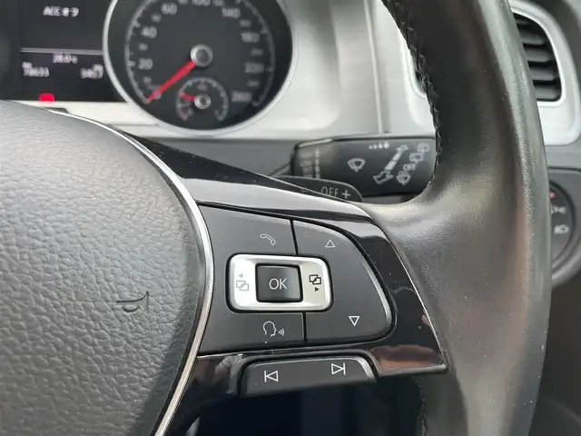 フォルクスワーゲン ゴルフ TSI コンフォートライン BM 東京都 2015(平27)年 7.9万km グレー ワンオーナー/純正ナビ/フルセグTV/Bluetoothオーディオ/DVD再生/バックカメラ/ETC2.0/純正16インチAW/アダプティブクルーズ/フロントアシスト/ブレーキオートホールド/HIDヘッドランプ/新車保証書/取扱説明書/スペアキー
