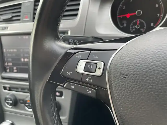 フォルクスワーゲン ゴルフ TSI コンフォートライン BM 東京都 2015(平27)年 7.9万km グレー ワンオーナー/純正ナビ/フルセグTV/Bluetoothオーディオ/DVD再生/バックカメラ/ETC2.0/純正16インチAW/アダプティブクルーズ/フロントアシスト/ブレーキオートホールド/HIDヘッドランプ/新車保証書/取扱説明書/スペアキー
