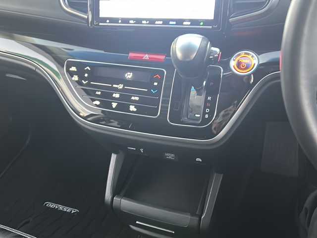 ホンダ オデッセイ ハイブリッド アブソルート ホンダセンシング 静岡県 2019(令1)年 7.9万km クリスタルブラックパール /ワンオーナー//純正ナビ/地デジTV//純正CD/DVD/Bluetooth//バックカメラ//フリップダウンリアモニター//両側パワースライドドア//ホンダセンシング//レーダークルーズコントロール//純正17インチAW//オートライト//LEDヘッドライト//スマートキー//保証書//取説