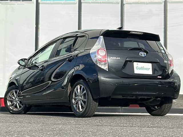 トヨタ アクア S 山形県 2013(平25)年 7.7万km ブラックマイカ 寒冷地仕様/横滑り防止装置/社外SDナビ/（Bluetooth/CD/DVD/フルセグ)/バックカメラ/オートライト/フォグランプ/DN席シートヒーター/ステアリングスイッチ/ETC/社外AW/純正フロアマット/電動格納ウィンカーミラー/スマートキー/ドアバイザー