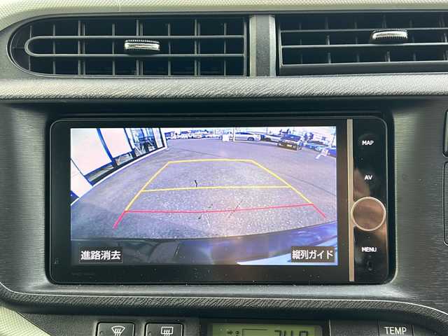 トヨタ アクア S 山形県 2013(平25)年 7.7万km ブラックマイカ 寒冷地仕様/横滑り防止装置/社外SDナビ/（Bluetooth/CD/DVD/フルセグ)/バックカメラ/オートライト/フォグランプ/DN席シートヒーター/ステアリングスイッチ/ETC/社外AW/純正フロアマット/電動格納ウィンカーミラー/スマートキー/ドアバイザー