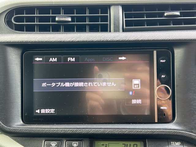 トヨタ アクア S 山形県 2013(平25)年 7.7万km ブラックマイカ 寒冷地仕様/横滑り防止装置/社外SDナビ/（Bluetooth/CD/DVD/フルセグ)/バックカメラ/オートライト/フォグランプ/DN席シートヒーター/ステアリングスイッチ/ETC/社外AW/純正フロアマット/電動格納ウィンカーミラー/スマートキー/ドアバイザー