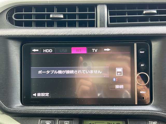 トヨタ アクア S 山形県 2013(平25)年 7.7万km ブラックマイカ 寒冷地仕様/横滑り防止装置/社外SDナビ/（Bluetooth/CD/DVD/フルセグ)/バックカメラ/オートライト/フォグランプ/DN席シートヒーター/ステアリングスイッチ/ETC/社外AW/純正フロアマット/電動格納ウィンカーミラー/スマートキー/ドアバイザー