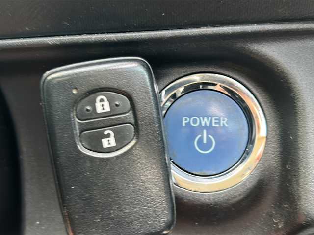 トヨタ アクア S 山形県 2013(平25)年 7.7万km ブラックマイカ 寒冷地仕様/横滑り防止装置/社外SDナビ/（Bluetooth/CD/DVD/フルセグ)/バックカメラ/オートライト/フォグランプ/DN席シートヒーター/ステアリングスイッチ/ETC/社外AW/純正フロアマット/電動格納ウィンカーミラー/スマートキー/ドアバイザー