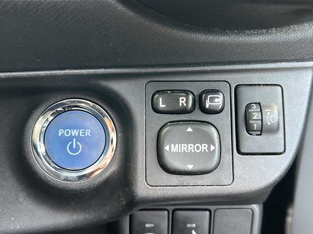 トヨタ アクア S 山形県 2013(平25)年 7.7万km ブラックマイカ 寒冷地仕様/横滑り防止装置/社外SDナビ/（Bluetooth/CD/DVD/フルセグ)/バックカメラ/オートライト/フォグランプ/DN席シートヒーター/ステアリングスイッチ/ETC/社外AW/純正フロアマット/電動格納ウィンカーミラー/スマートキー/ドアバイザー