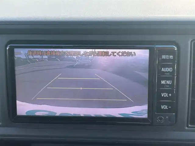 トヨタ パッソ X Lパッケージ S 愛媛県 2018(平30)年 1.9万km ホワイト 純正SDナビ（Bluetooth/ワンセグテレビ）/バックカメラ/ETC/布シート/SDミュージックサーバー/AUX接続可能/純正フロアマット/クリアランスソナー/ABS/横滑り防止装置/盗難防止装置/ハロゲンヘッドライト/スマートキー×２