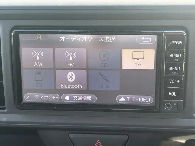 トヨタ パッソ X Lパッケージ S 愛媛県 2018(平30)年 1.9万km ホワイト 純正SDナビ（Bluetooth/ワンセグテレビ）/バックカメラ/ETC/布シート/SDミュージックサーバー/AUX接続可能/純正フロアマット/クリアランスソナー/ABS/横滑り防止装置/盗難防止装置/ハロゲンヘッドライト/スマートキー×２