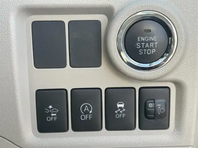 トヨタ パッソ X Lパッケージ S 愛媛県 2018(平30)年 1.9万km ホワイト 純正SDナビ（Bluetooth/ワンセグテレビ）/バックカメラ/ETC/布シート/SDミュージックサーバー/AUX接続可能/純正フロアマット/クリアランスソナー/ABS/横滑り防止装置/盗難防止装置/ハロゲンヘッドライト/スマートキー×２