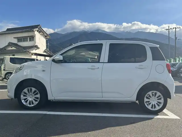 トヨタ パッソ X Lパッケージ S 愛媛県 2018(平30)年 1.9万km ホワイト 純正SDナビ（Bluetooth/ワンセグテレビ）/バックカメラ/ETC/布シート/SDミュージックサーバー/AUX接続可能/純正フロアマット/クリアランスソナー/ABS/横滑り防止装置/盗難防止装置/ハロゲンヘッドライト/スマートキー×２