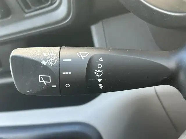 トヨタ パッソ X Lパッケージ S 愛媛県 2018(平30)年 1.9万km ホワイト 純正SDナビ（Bluetooth/ワンセグテレビ）/バックカメラ/ETC/布シート/SDミュージックサーバー/AUX接続可能/純正フロアマット/クリアランスソナー/ABS/横滑り防止装置/盗難防止装置/ハロゲンヘッドライト/スマートキー×２