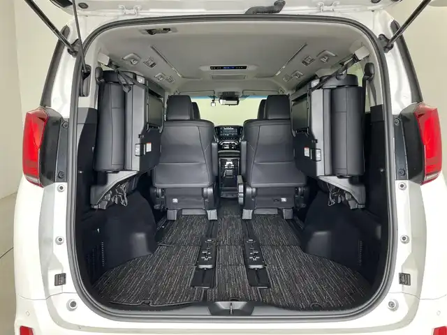 トヨタ アルファードハイブリット SR 埼玉県 2019(令1)年 5.1万km ホワイトパールクリスタルシャイン ４WD/純正10インチナビ/純正12インチフリップダウンモニター/トヨタセーフティーセンス/・プリクラッシュセーフティー/・レーントレーシングアシスト/・クリアランスソナー/・パーキングサポートブレーキ/・ブラインドスポットモニター/前後ドライブレコーダー/両側パワースライドドア/レーダークルーズコントロール/デジタルインナーミラー/バックカメラ/シートヒーター/エアシート/パワーシート/シートメモリー/Bluetooth/CD、DVD/LEDヘッドライト/LEDフォグランプ/オートライト/オートマチックハイビーム/純正フロアマット/純正アルミホイール