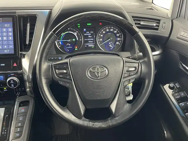 トヨタ アルファードハイブリット SR 埼玉県 2019(令1)年 5.1万km ホワイトパールクリスタルシャイン ４WD/純正10インチナビ/純正12インチフリップダウンモニター/トヨタセーフティーセンス/・プリクラッシュセーフティー/・レーントレーシングアシスト/・クリアランスソナー/・パーキングサポートブレーキ/・ブラインドスポットモニター/前後ドライブレコーダー/両側パワースライドドア/レーダークルーズコントロール/デジタルインナーミラー/バックカメラ/シートヒーター/エアシート/パワーシート/シートメモリー/Bluetooth/CD、DVD/LEDヘッドライト/LEDフォグランプ/オートライト/オートマチックハイビーム/純正フロアマット/純正アルミホイール