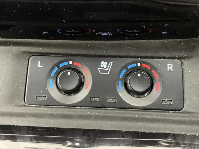 トヨタ アルファードハイブリット SR 埼玉県 2019(令1)年 5.1万km ホワイトパールクリスタルシャイン ４WD/純正10インチナビ/純正12インチフリップダウンモニター/トヨタセーフティーセンス/・プリクラッシュセーフティー/・レーントレーシングアシスト/・クリアランスソナー/・パーキングサポートブレーキ/・ブラインドスポットモニター/前後ドライブレコーダー/両側パワースライドドア/レーダークルーズコントロール/デジタルインナーミラー/バックカメラ/シートヒーター/エアシート/パワーシート/シートメモリー/Bluetooth/CD、DVD/LEDヘッドライト/LEDフォグランプ/オートライト/オートマチックハイビーム/純正フロアマット/純正アルミホイール