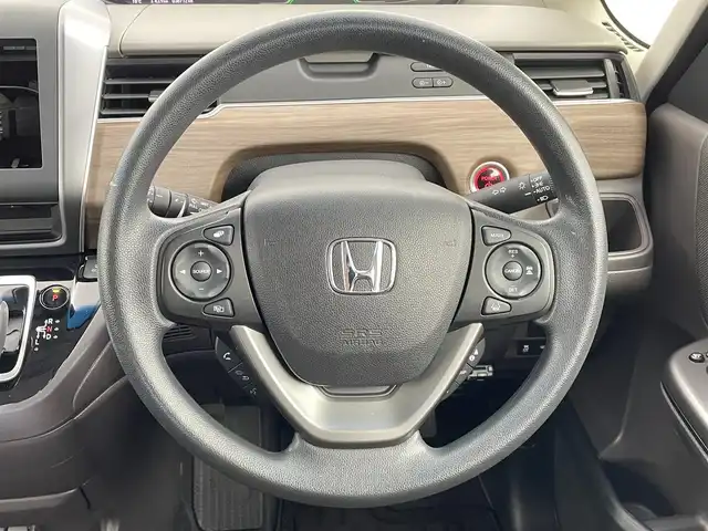 ホンダ フリード＋ ハイブリット G 千葉県 2022(令4)年 3.7万km スーパープラチナグレーメタリック  Honda SENSING/　衝突軽減ブレーキ/両側パワースライドドア/シートヒーター/プラズマクラスター技術搭載エアコン/ロールサンシェード（スライドドア両側）/IRカット〈遮熱〉/UVカット機能付フロントウインドウガラス/コンフォートビューパッケージ/・親水/ヒーテッドドアミラー/・フロントドア撥水ガラス/・熱線入りフロントウインドウ）/Hondaスマートキーシステム /LEDヘッドライト/LEDアクティブコーナーリングライト