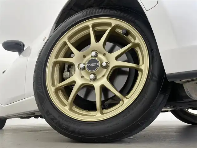 マツダ ロードスター NR－A 群馬県 2021(令3)年 5.2万km アークティックホワイト 6速マニュアル/社外9インチディスプレイオーディオ/(AM/FM/Bluetooth/iPod/AUX)/運転席ESQUELETOシート/ブラインドスポットモニタリング/アドバンストスマートシティブレーキサポート/車線逸脱警報システム/パーキングセンサー/ダイナミックスタビリティコントロール/社外前後方ドライブレコーダー(GD0-38)/プッシュスタート/スマートキー/LEDヘッドライト