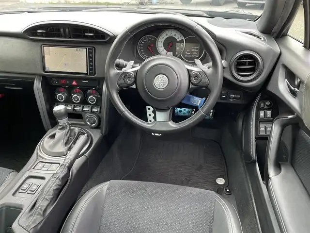 トヨタ ８６ GT ブラックリミテッド 大分県 2020(令2)年 7.6万km クリスタルブラックシリカ ワンオーナー/ブラックハーフレザーシート/純正メモリナビ NSZT-W68T/【フルセグ/DVD/BTオーディオ】/バックカメラ/純正17インチアルミホイール/前後ブレンボキャリパー/TRDドアスタビライザー/クルーズコントロール/前席シートヒーター/ETC/LEDヘッドライト/LEDフォグランプ/オートライト/リアフォグランプ/レザーステアリング/ステアリングリモコン/パドルシフト/チルトステアリング/運転席シートリフター/エンジンプッシュスタート/横滑り防止装置/フロアマット/電動格納ミラー/サイド&Wエアバッグ/ABS/スマートキー×2/オールオートパワーウィンドウ/保証書/車両取説/ナビ取説