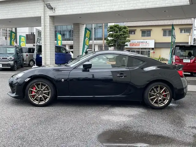 トヨタ ８６ GT ブラックリミテッド 大分県 2020(令2)年 7.6万km クリスタルブラックシリカ ワンオーナー/ブラックハーフレザーシート/純正メモリナビ NSZT-W68T/【フルセグ/DVD/BTオーディオ】/バックカメラ/純正17インチアルミホイール/前後ブレンボキャリパー/TRDドアスタビライザー/クルーズコントロール/前席シートヒーター/ETC/LEDヘッドライト/LEDフォグランプ/オートライト/リアフォグランプ/レザーステアリング/ステアリングリモコン/パドルシフト/チルトステアリング/運転席シートリフター/エンジンプッシュスタート/横滑り防止装置/フロアマット/電動格納ミラー/サイド&Wエアバッグ/ABS/スマートキー×2/オールオートパワーウィンドウ/保証書/車両取説/ナビ取説