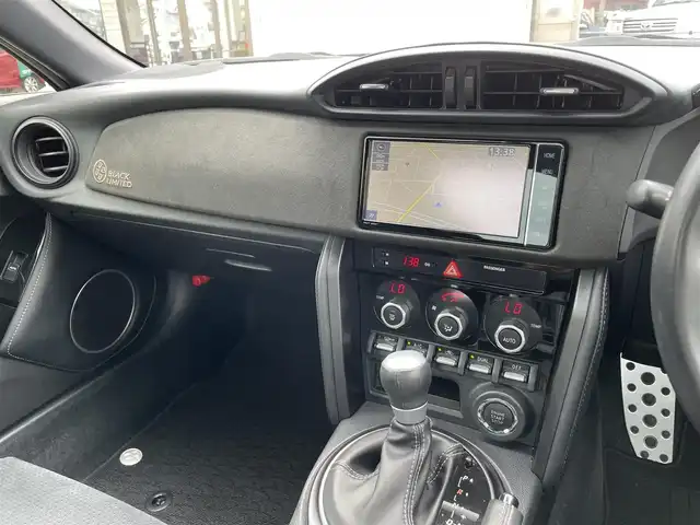 トヨタ ８６ GT ブラックリミテッド 大分県 2020(令2)年 7.6万km クリスタルブラックシリカ ワンオーナー/ブラックハーフレザーシート/純正メモリナビ NSZT-W68T/【フルセグ/DVD/BTオーディオ】/バックカメラ/純正17インチアルミホイール/前後ブレンボキャリパー/TRDドアスタビライザー/クルーズコントロール/前席シートヒーター/ETC/LEDヘッドライト/LEDフォグランプ/オートライト/リアフォグランプ/レザーステアリング/ステアリングリモコン/パドルシフト/チルトステアリング/運転席シートリフター/エンジンプッシュスタート/横滑り防止装置/フロアマット/電動格納ミラー/サイド&Wエアバッグ/ABS/スマートキー×2/オールオートパワーウィンドウ/保証書/車両取説/ナビ取説