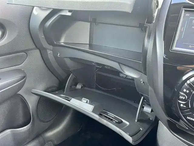 日産 ノート ニスモS 熊本県 2015(平27)年 2.6万km ブリリアントシルバー ワンオーナー/MT車/プッシュスタート/純正ナビ/（CD・フルセグTV・BTオーディオ・SD）/バックカメラ/ETC/純正17インチAW/LEDヘッドライト/オートライト/フォグライト/純正フロアマット/純正ドアバイザー/新車保証書/取扱説明書/スマートスペアキー×1本