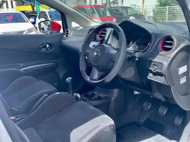 日産 ノート ニスモS 熊本県 2015(平27)年 2.6万km ブリリアントシルバー ワンオーナー/MT車/プッシュスタート/純正ナビ/（CD・フルセグTV・BTオーディオ・SD）/バックカメラ/ETC/純正17インチAW/LEDヘッドライト/オートライト/フォグライト/純正フロアマット/純正ドアバイザー/新車保証書/取扱説明書/スマートスペアキー×1本