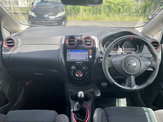 日産 ノート ニスモS 熊本県 2015(平27)年 2.6万km ブリリアントシルバー ワンオーナー/MT車/プッシュスタート/純正ナビ/（CD・フルセグTV・BTオーディオ・SD）/バックカメラ/ETC/純正17インチAW/LEDヘッドライト/オートライト/フォグライト/純正フロアマット/純正ドアバイザー/新車保証書/取扱説明書/スマートスペアキー×1本