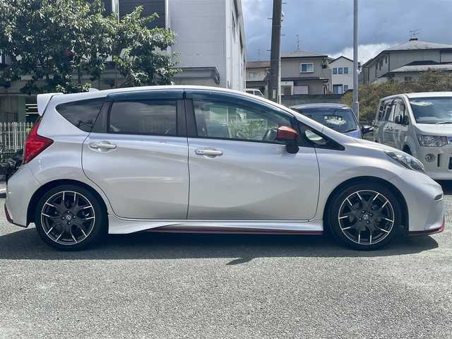 日産 ノート ニスモS 熊本県 2015(平27)年 2.6万km ブリリアントシルバー ワンオーナー/MT車/プッシュスタート/純正ナビ/（CD・フルセグTV・BTオーディオ・SD）/バックカメラ/ETC/純正17インチAW/LEDヘッドライト/オートライト/フォグライト/純正フロアマット/純正ドアバイザー/新車保証書/取扱説明書/スマートスペアキー×1本