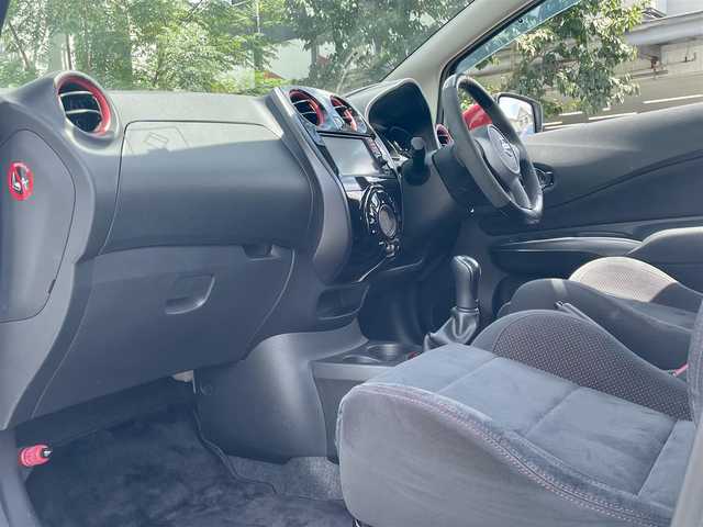 日産 ノート ニスモS 熊本県 2015(平27)年 2.6万km ブリリアントシルバー ワンオーナー/MT車/プッシュスタート/純正ナビ/（CD・フルセグTV・BTオーディオ・SD）/バックカメラ/ETC/純正17インチAW/LEDヘッドライト/オートライト/フォグライト/純正フロアマット/純正ドアバイザー/新車保証書/取扱説明書/スマートスペアキー×1本