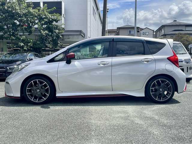 日産 ノート ニスモS 熊本県 2015(平27)年 2.6万km ブリリアントシルバー ワンオーナー/MT車/プッシュスタート/純正ナビ/（CD・フルセグTV・BTオーディオ・SD）/バックカメラ/ETC/純正17インチAW/LEDヘッドライト/オートライト/フォグライト/純正フロアマット/純正ドアバイザー/新車保証書/取扱説明書/スマートスペアキー×1本