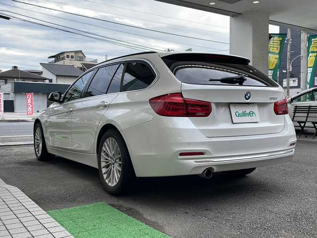 ＢＭＷ ３１８ｉ ツーリング ラグジュアリー 高知県 2017(平29)年 6.5万km ミネラルホワイト 純正ナビ/・Ｂｌｕｅｔｏｏｔｈ/・ＣＤ／ＤＶＤ/バックモニター/ＥＴＣ/茶色レザーシート/パワーシート/シートヒーター/プッシュスタート/スペアキー/LEDヘッドライト
