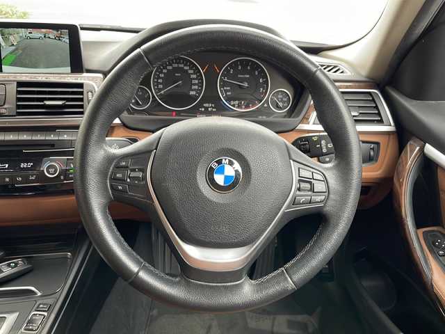 ＢＭＷ ３１８ｉ ツーリング ラグジュアリー 高知県 2017(平29)年 6.5万km ミネラルホワイト 純正ナビ/・Ｂｌｕｅｔｏｏｔｈ/・ＣＤ／ＤＶＤ/バックモニター/ＥＴＣ/茶色レザーシート/パワーシート/シートヒーター/プッシュスタート/スペアキー/LEDヘッドライト