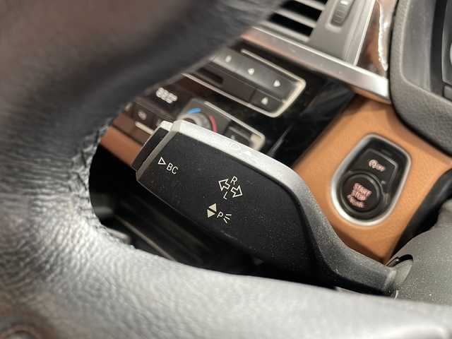 ＢＭＷ ３１８ｉ ツーリング ラグジュアリー 高知県 2017(平29)年 6.5万km ミネラルホワイト 純正ナビ/・Ｂｌｕｅｔｏｏｔｈ/・ＣＤ／ＤＶＤ/バックモニター/ＥＴＣ/茶色レザーシート/パワーシート/シートヒーター/プッシュスタート/スペアキー/LEDヘッドライト