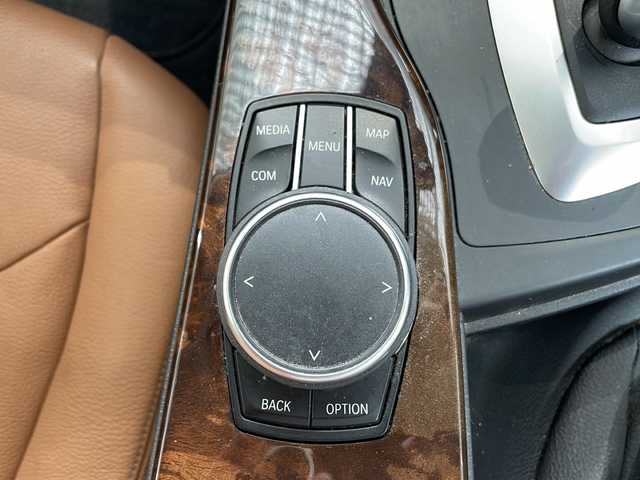 ＢＭＷ ３１８ｉ ツーリング ラグジュアリー 高知県 2017(平29)年 6.5万km ミネラルホワイト 純正ナビ/・Ｂｌｕｅｔｏｏｔｈ/・ＣＤ／ＤＶＤ/バックモニター/ＥＴＣ/茶色レザーシート/パワーシート/シートヒーター/プッシュスタート/スペアキー/LEDヘッドライト