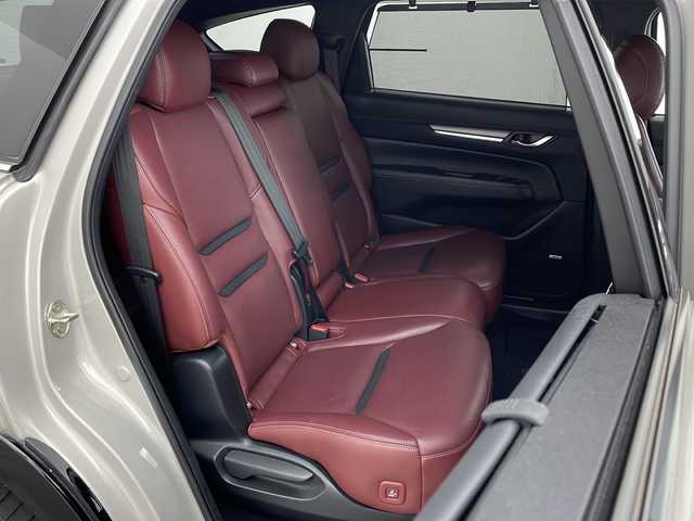 マツダ ＣＸ－８ XD スポーツアピアランス 兵庫県 2023(令5)年 5.2万km プラチナクォーツメタリック ・純正ナビ/Bluetooth/TV/Android Auto/Apple CarPlay/・360°ビューモニター/・Boseサウンドシステム/・ETC/・サンルーフ/・レザーシート/・1，2列目シートヒーター/・前席ベンチレーション/・ステアリングヒーター/・前席パワーシート/・パワーバックドア/・スマートブレーキサポート/・スマートシティブレーキサポート/・レーンキープアシスト/・車間認知支援システム/・車線逸脱警報システム/・ブラインドスポットモニタリング/・車間制御/・速度標識警報/・ドライバーアテンションアラート/・パーキングセンサー/・レーダークルーズコントロール