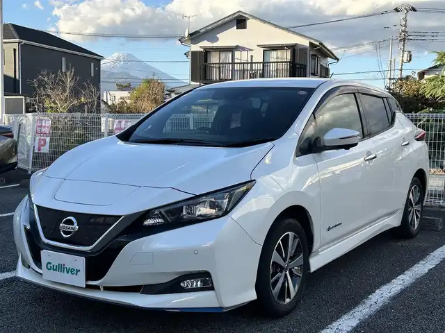日産 リーフ e+ X 静岡県 2019(令1)年 2万km ブリリアントホワイトパール ユーザー買取車両/電気自動車/純正SDナビ「AM/FM/TV/CD/BT/DVD」/純正16インチAW/純正LEDヘッドライト/クルーズコントロール（追従走行あり）/車外カメラ（バック/全方位）/USB入力端子/ETC/ドライブレコーダー/シートヒーター/追突被害軽減システム/コーナーセンサー/スマートキー/スペアキー×１/保証書/取扱説明書