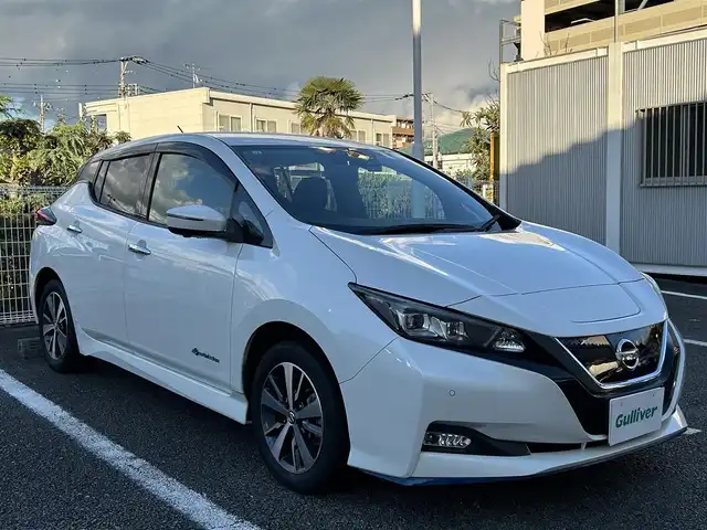 日産 リーフ e+ X 静岡県 2019(令1)年 2万km ブリリアントホワイトパール ユーザー買取車両/電気自動車/純正SDナビ「AM/FM/TV/CD/BT/DVD」/純正16インチAW/純正LEDヘッドライト/クルーズコントロール（追従走行あり）/車外カメラ（バック/全方位）/USB入力端子/ETC/ドライブレコーダー/シートヒーター/追突被害軽減システム/コーナーセンサー/スマートキー/スペアキー×１/保証書/取扱説明書