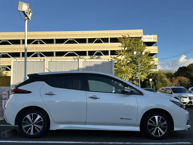 日産 リーフ e+ X 静岡県 2019(令1)年 2万km ブリリアントホワイトパール ユーザー買取車両/電気自動車/純正SDナビ「AM/FM/TV/CD/BT/DVD」/純正16インチAW/純正LEDヘッドライト/クルーズコントロール（追従走行あり）/車外カメラ（バック/全方位）/USB入力端子/ETC/ドライブレコーダー/シートヒーター/追突被害軽減システム/コーナーセンサー/スマートキー/スペアキー×１/保証書/取扱説明書
