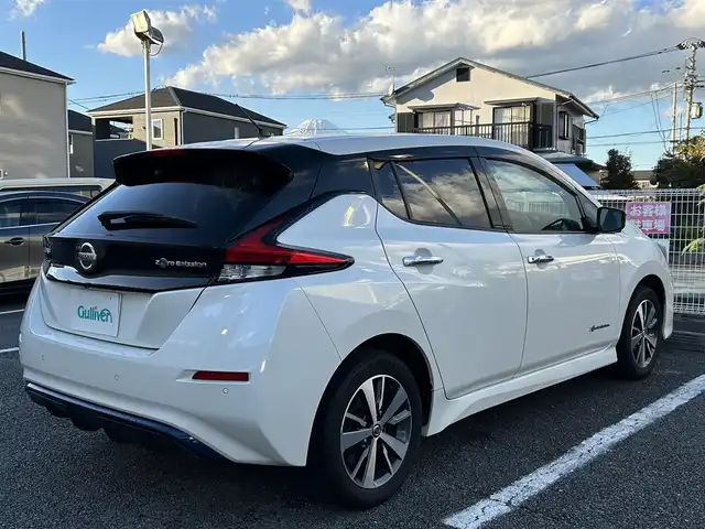 日産 リーフ e+ X 静岡県 2019(令1)年 2万km ブリリアントホワイトパール ユーザー買取車両/電気自動車/純正SDナビ「AM/FM/TV/CD/BT/DVD」/純正16インチAW/純正LEDヘッドライト/クルーズコントロール（追従走行あり）/車外カメラ（バック/全方位）/USB入力端子/ETC/ドライブレコーダー/シートヒーター/追突被害軽減システム/コーナーセンサー/スマートキー/スペアキー×１/保証書/取扱説明書
