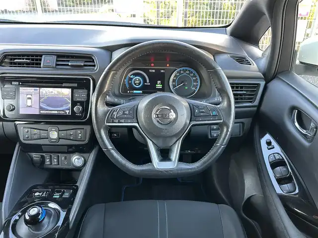 日産 リーフ e+ X 静岡県 2019(令1)年 2万km ブリリアントホワイトパール ユーザー買取車両/電気自動車/純正SDナビ「AM/FM/TV/CD/BT/DVD」/純正16インチAW/純正LEDヘッドライト/クルーズコントロール（追従走行あり）/車外カメラ（バック/全方位）/USB入力端子/ETC/ドライブレコーダー/シートヒーター/追突被害軽減システム/コーナーセンサー/スマートキー/スペアキー×１/保証書/取扱説明書