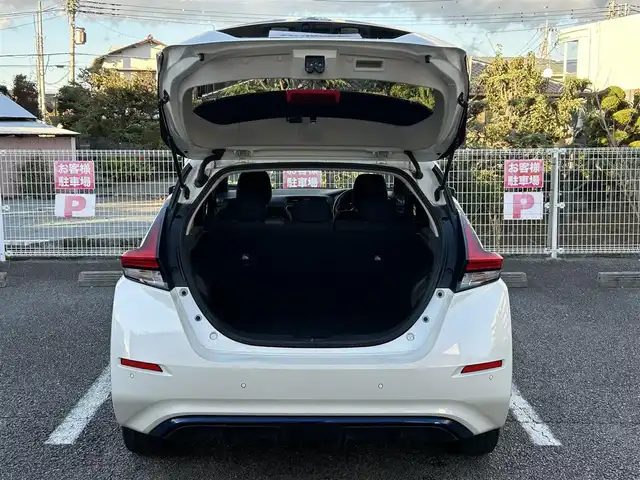 日産 リーフ e+ X 静岡県 2019(令1)年 2万km ブリリアントホワイトパール ユーザー買取車両/電気自動車/純正SDナビ「AM/FM/TV/CD/BT/DVD」/純正16インチAW/純正LEDヘッドライト/クルーズコントロール（追従走行あり）/車外カメラ（バック/全方位）/USB入力端子/ETC/ドライブレコーダー/シートヒーター/追突被害軽減システム/コーナーセンサー/スマートキー/スペアキー×１/保証書/取扱説明書