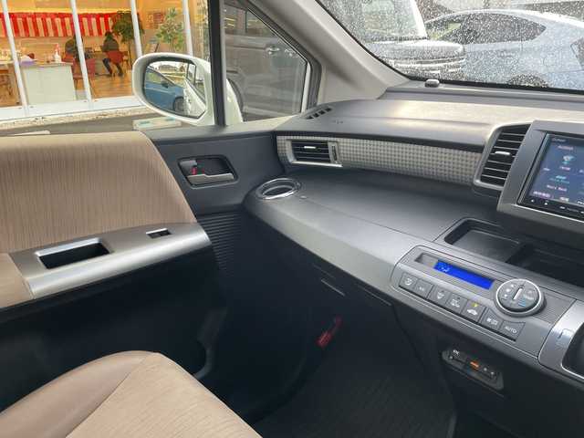 ホンダ フリード Gエアロ 岡山県 2015(平27)年 8.5万km ホワイトオーキッドパール 純正ナビ　/VXM-155VFi/フルセグTV、CD、DVD、Bluetooth、AM、FM/バックカメラ/ETC/片側パワースライドドア/スマートキー/オートライト/ドアバイザー/ハーフレザーシート