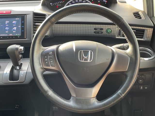 ホンダ フリード Gエアロ 岡山県 2015(平27)年 8.5万km ホワイトオーキッドパール 純正ナビ　/VXM-155VFi/フルセグTV、CD、DVD、Bluetooth、AM、FM/バックカメラ/ETC/片側パワースライドドア/スマートキー/オートライト/ドアバイザー/ハーフレザーシート