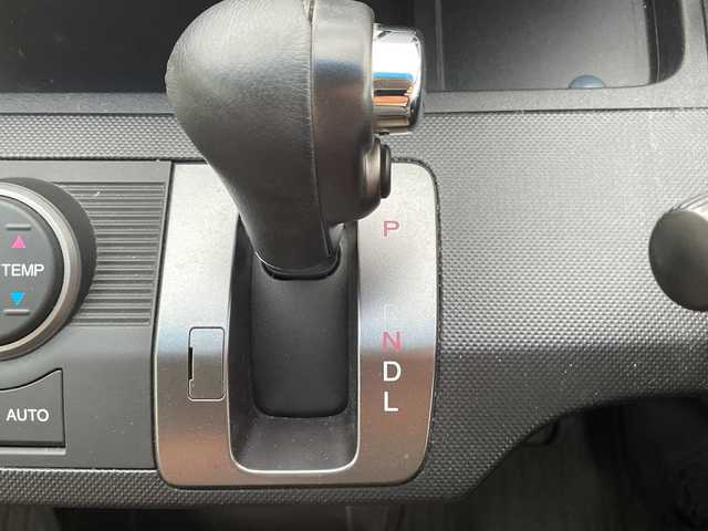 ホンダ フリード Gエアロ 岡山県 2015(平27)年 8.5万km ホワイトオーキッドパール 純正ナビ　/VXM-155VFi/フルセグTV、CD、DVD、Bluetooth、AM、FM/バックカメラ/ETC/片側パワースライドドア/スマートキー/オートライト/ドアバイザー/ハーフレザーシート