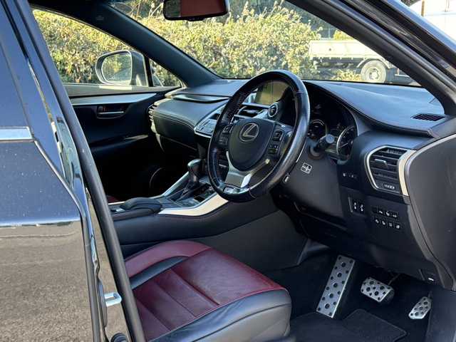 レクサス ＮＸ 300h Fスポーツ 大分県 2015(平27)年 7.4万km グラファイトブラックガラスフレーク ブラック/レッドレザーシート/サンルーフ/シートヒーター/ベンチレーション/純正メモリーナビ/パノラミックビューモニター/フルセグ /Bluetooth/アダプティブクルーズコントロール/レーンキープアシスト/パワーシート/純正LEDヘッドライト/オートライトコントロール/スマートキー/エンジンプッシュスタート/ステアリングヒーター/リアクリアランスソナー/ビルトインETC