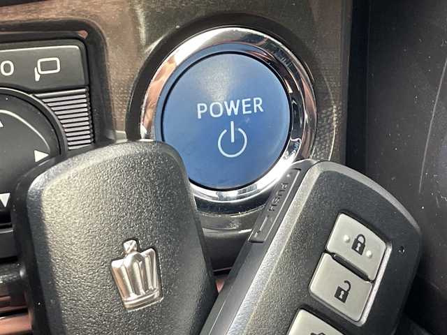 トヨタ クラウン ハイブリッド アスリートS 茨城県 2013(平25)年 6.7万km プレシャスブラックパール 純正SDナビ/Bluetooth搭載/フルセグTV/バックカメラ/クルーズコントロール/ビルトインETC/パワーシート　/純正18インチアルミホイール/純正フロアマット/LEDヘッドライト/オートライト/オートマチックハイビーム/スマートキー