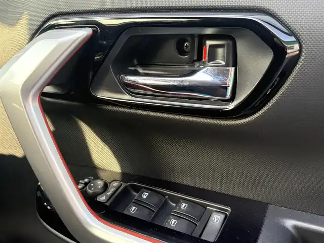 トヨタ ライズ Z 徳島県 2021(令3)年 2万km ブラックマイカメタリック/ターコイズブルーマイカメタリック スマートアシストIII　/モデリスタフルエアロ　/ディスプレイオーディオ/（フルセグTV/Bluetooth/ラジオ）　/純正１７インチアルミホイール/トラクションコントロール/アイドリングストップ/フルセグＴＶ　/LEDヘッドライト/LEDフォグランプ/オートライト/ウィンカーミラー/革巻きステアリング　/ステアリングリモコン/レーダークルーズコントロール　/社外前後ドライブレコーダー/両席シートヒーター　/スマートキー　/スペアキー　/純正フロアマット/サイドバイザー/カーテンエアバック/リヤワイパー