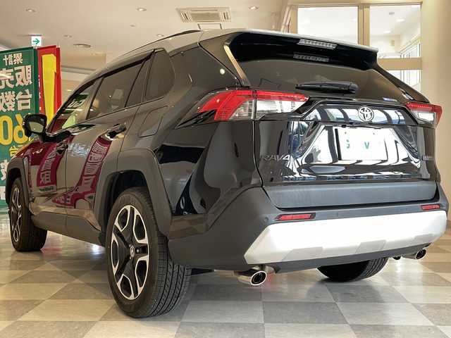 トヨタ ＲＡＶ４ アドベンチャー 福井県 2021(令3)年 2.9万km アッシュグレーメタリック/アティチュードブラックマイカ 2トーン 純正9インチナビ/フルセグTV/バックカメラ/トヨタセーフティセンス/BSM/レーダークルーズコントロール/リアクロストラフティックアラート/パーキングサポートブレーキ/ETC/ドライブレコーダー/4WD/MTモード付AT/パワーシート/レザーシート/革巻きステアリング/オートライト/オートハイビーム/LEDヘッドライト/純正19インチAW/純正フロアマット/プッシュスタート/スマートキー